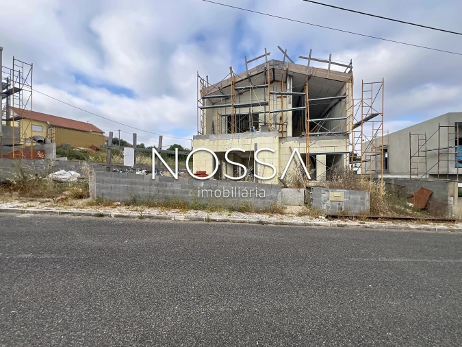 Moradia T4 para Venda em Almargem do Bispo, Pêro Pinheiro e Montelavar Foto 3