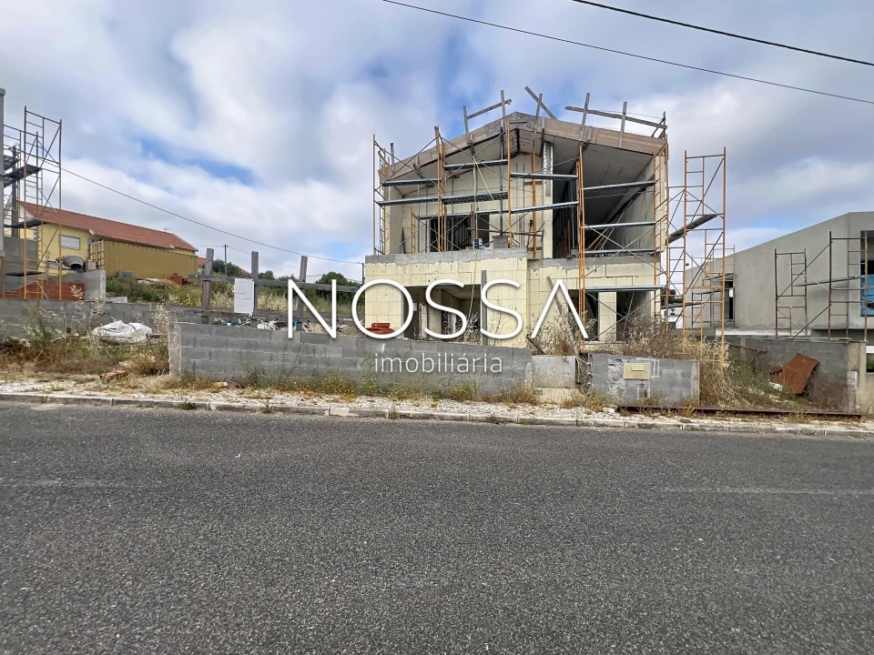 Moradia T4 para Venda em Almargem do Bispo, Pêro Pinheiro e Montelavar Foto 3