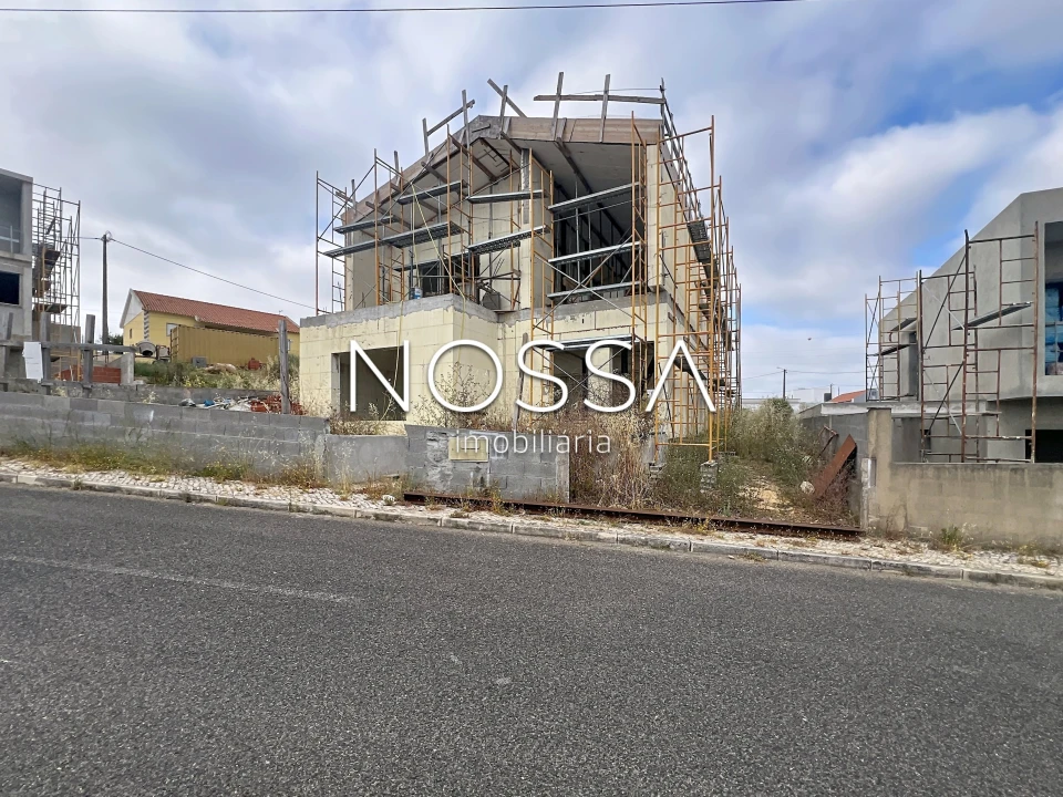 Moradia T4 para Venda em Almargem do Bispo, Pêro Pinheiro e Montelavar Foto 5