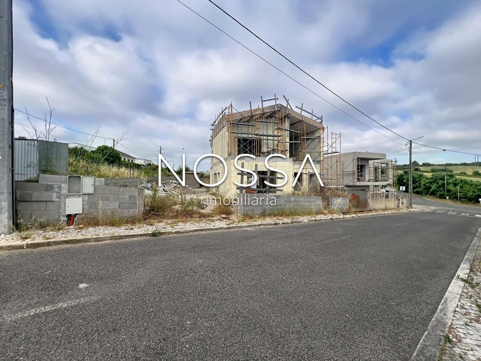 Moradia T4 para Venda em Almargem do Bispo, Pêro Pinheiro e Montelavar Foto 4