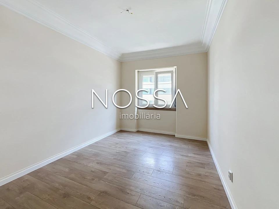 Apartamento T4 para Venda em Campolide Foto 6