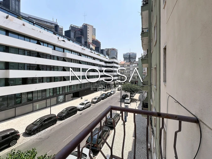 Apartamento T4 para Venda em Campolide Foto 10