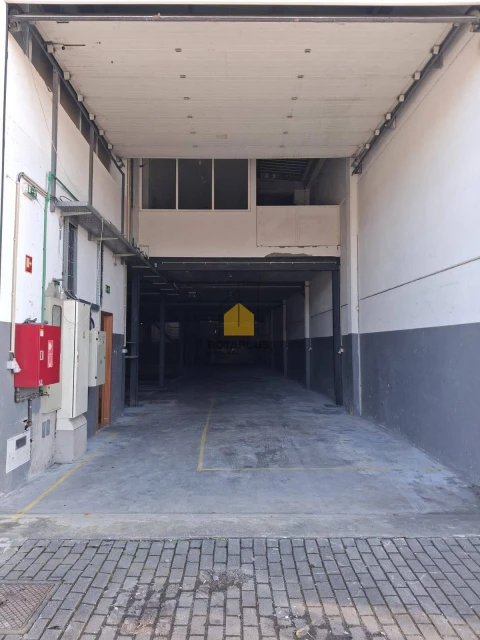 Armazém para Arrendamento em Touguinha e Touguinhó