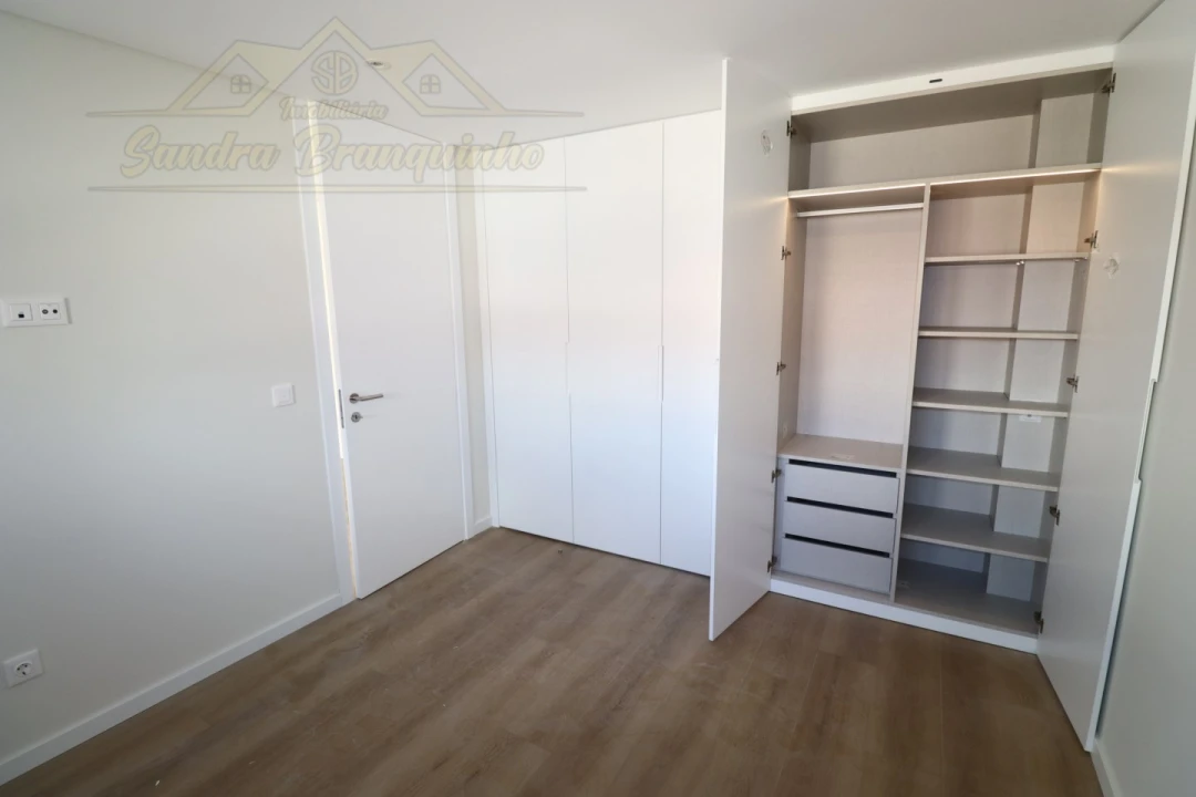 Apartamento T2 para Venda em Santa Maria, São Pedro e Matacães Foto 11