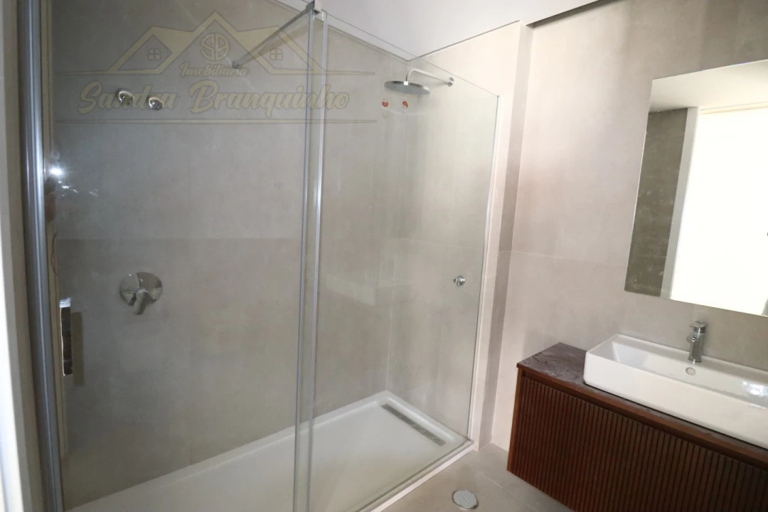 Apartamento T2 para Venda em Santa Maria, São Pedro e Matacães Foto 24