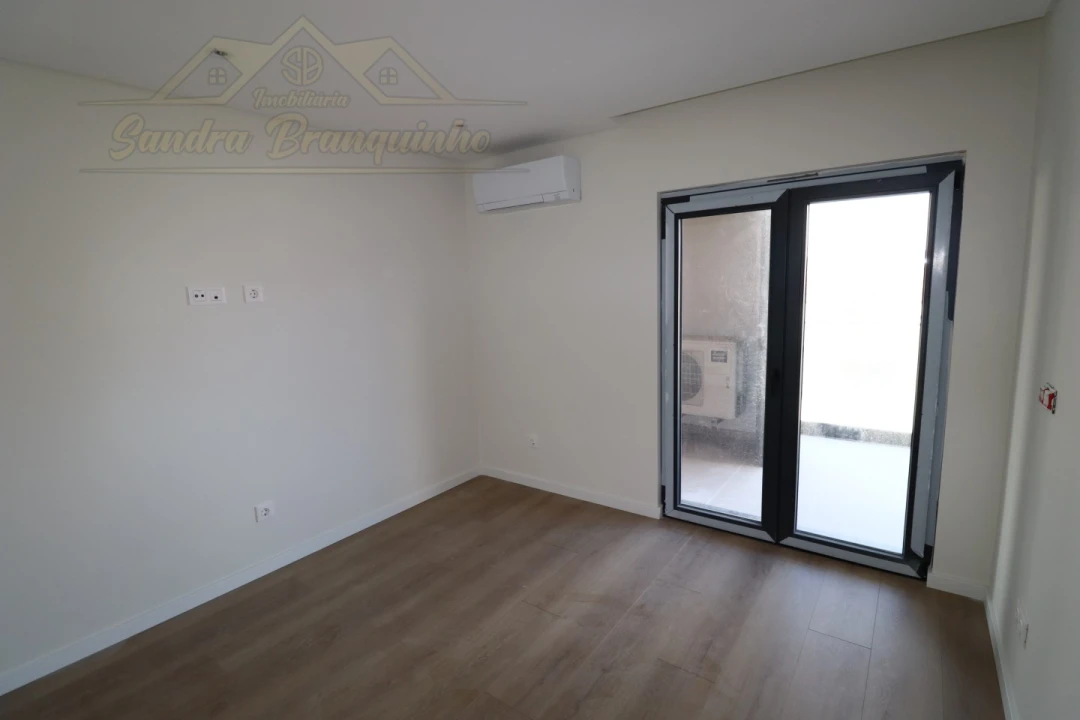 Apartamento T2 para Venda em Santa Maria, São Pedro e Matacães Foto 31