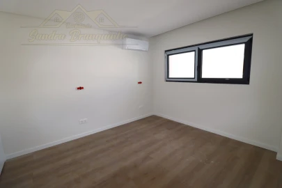 Apartamento T2 para Venda em Santa Maria, São Pedro e Matacães