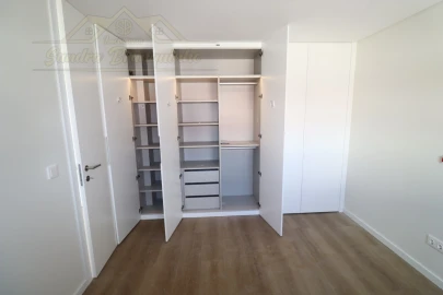 Apartamento T2 para Venda em Santa Maria, São Pedro e Matacães