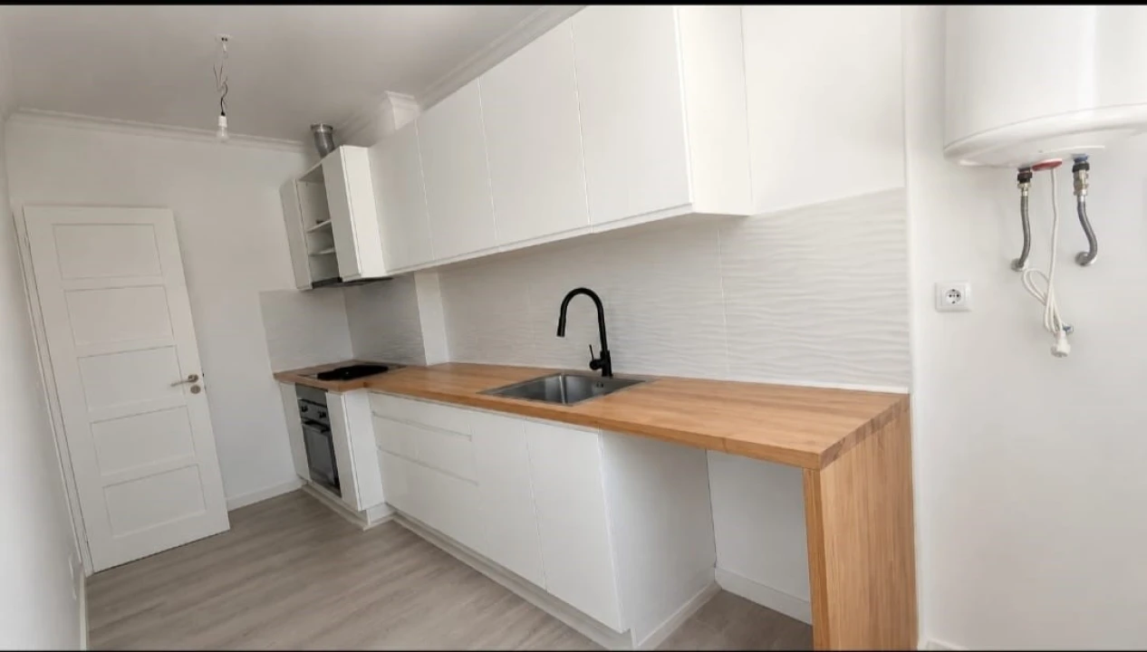 Apartamento T2 para Venda em Venteira Foto 3