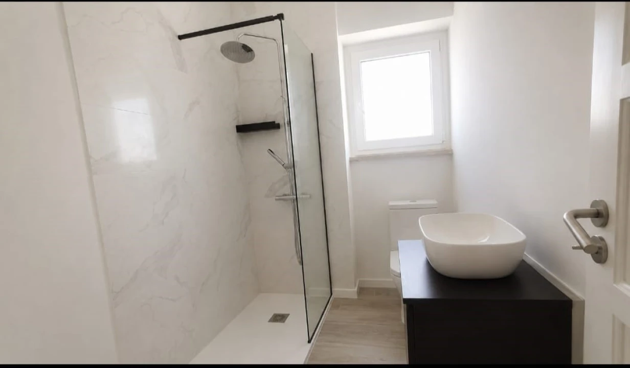 Apartamento T2 para Venda em Venteira Foto 4