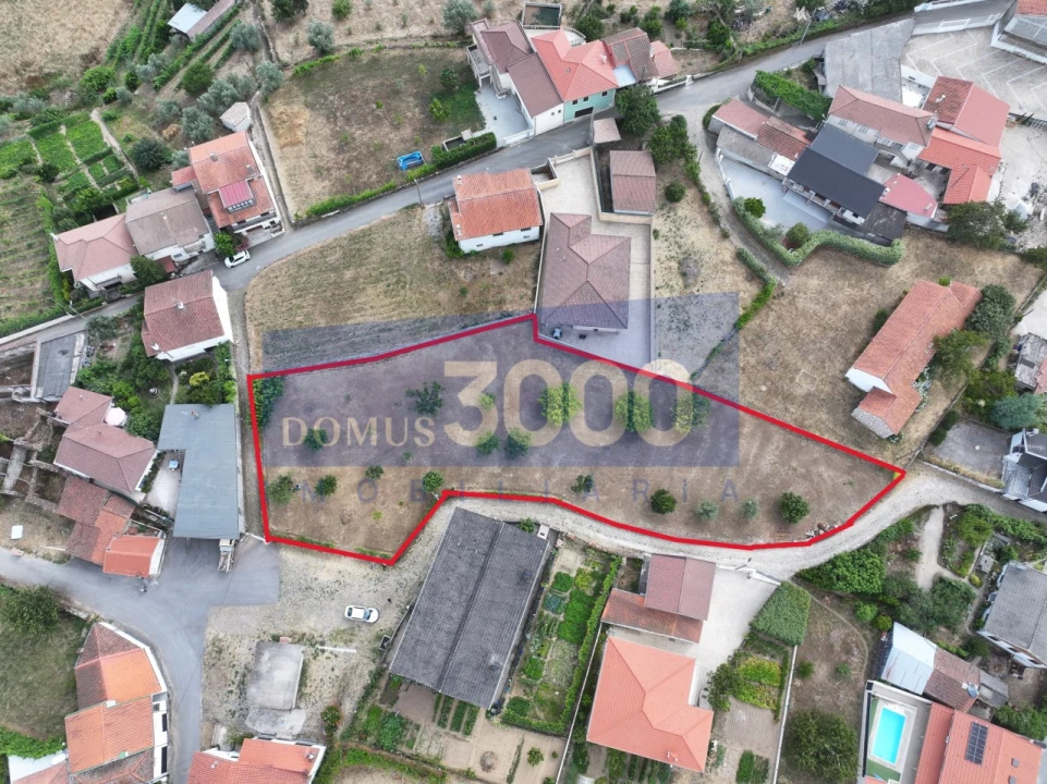 Terreno para Venda em Andrães Foto 1