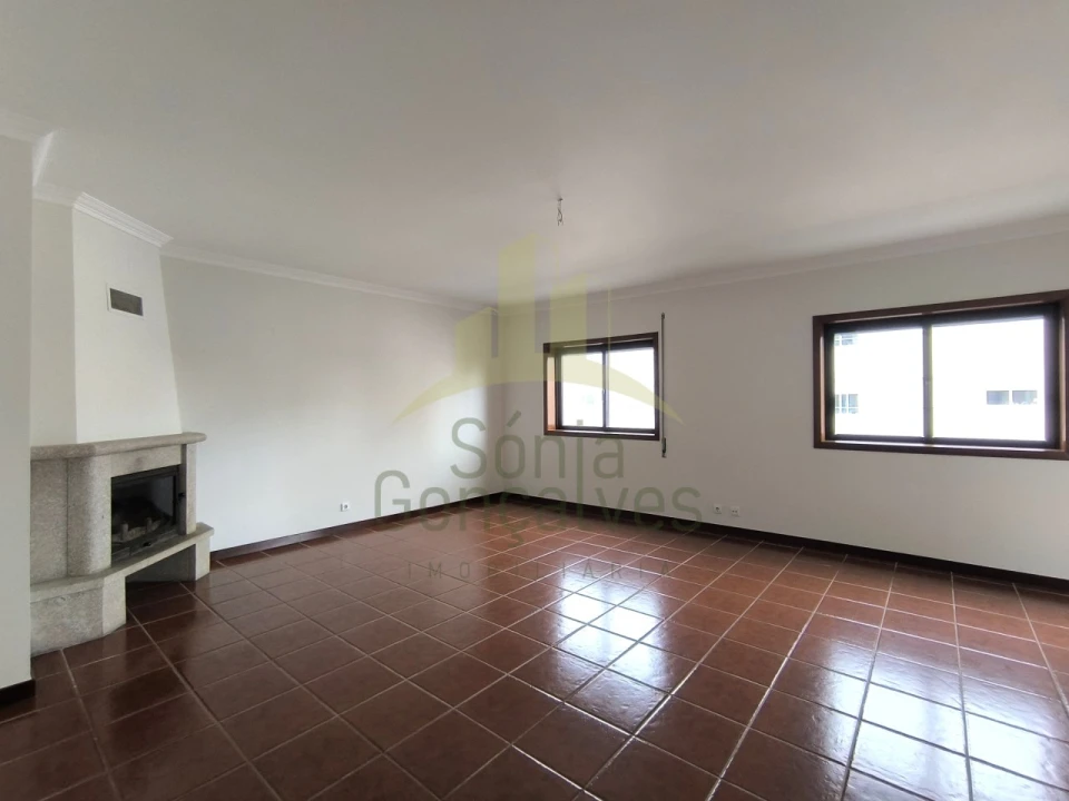 Apartamento T3 para Arrendamento em Darque Foto 2
