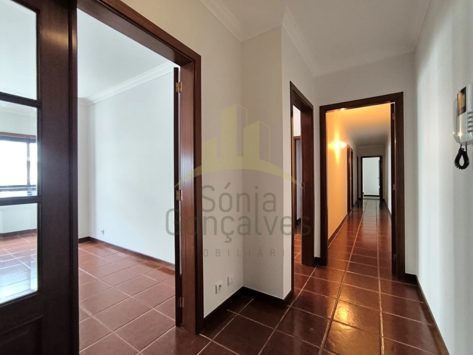 Apartamento T3 para Arrendamento em Darque Foto 7