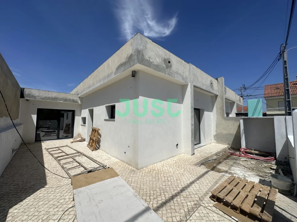 Moradia T1 para Venda em Fernao Ferro Foto 1
