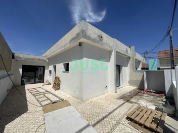 Moradia T1 para Venda em Fernao Ferro