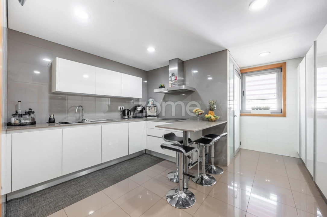 Apartamento T4 para Venda em Aguas Santas Foto 8