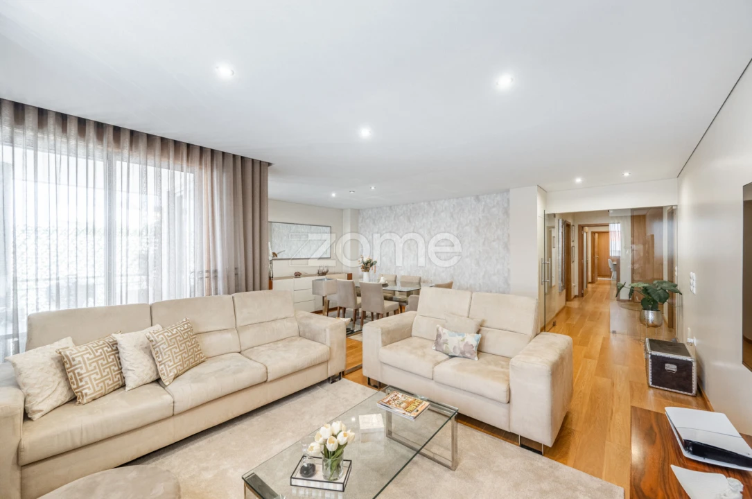 Apartamento T4 para Venda em Aguas Santas Foto 1