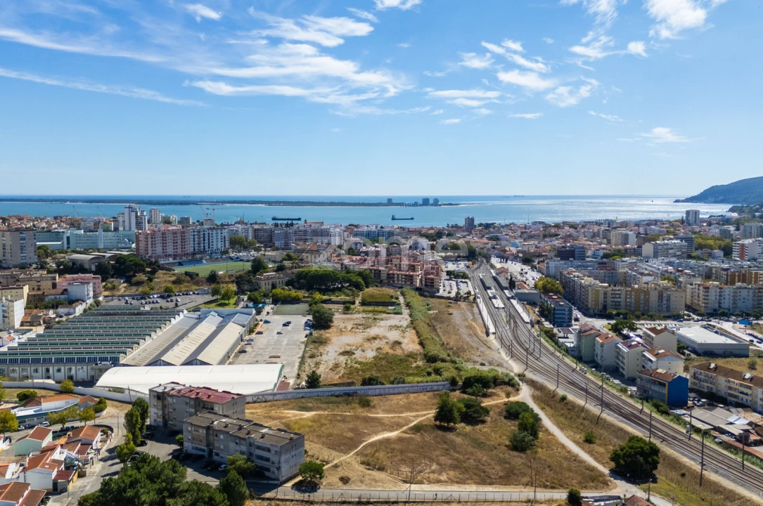 Terreno para Venda em Setubal (São Sebastião) Foto 1
