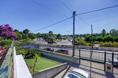 Moradia T3 para Arrendamento em Carcavelos e Parede
