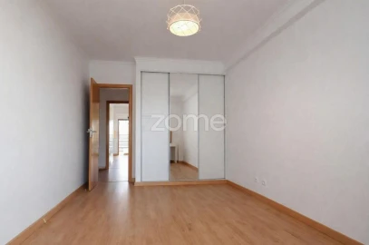 Apartamento T2 para Arrendamento em Carcavelos e Parede