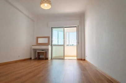 Apartamento T2 para Arrendamento em Carcavelos e Parede