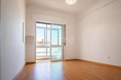 Apartamento T2 para Arrendamento em Carcavelos e Parede