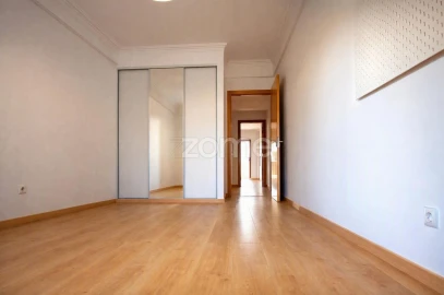 Apartamento T2 para Arrendamento em Carcavelos e Parede