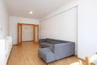Apartamento T2 para Arrendamento em Carcavelos e Parede