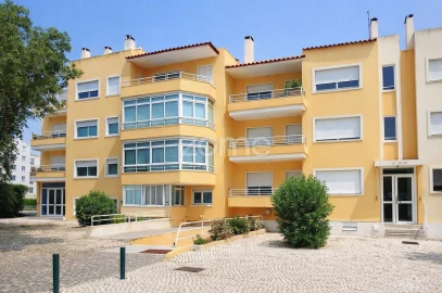 Apartamento T2 para Arrendamento em Carcavelos e Parede