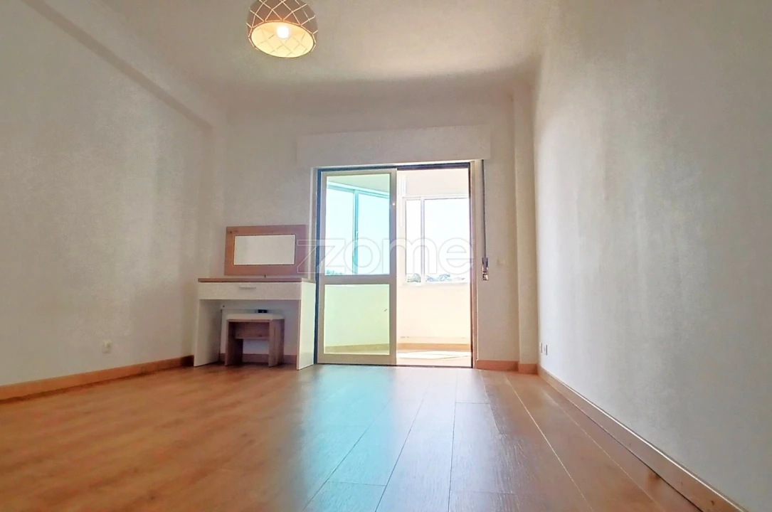 Apartamento T2 para Arrendamento em Carcavelos e Parede Foto 14