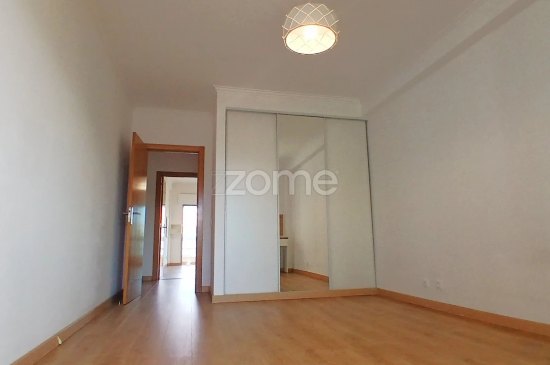 Apartamento T2 para Arrendamento em Carcavelos e Parede Foto 15