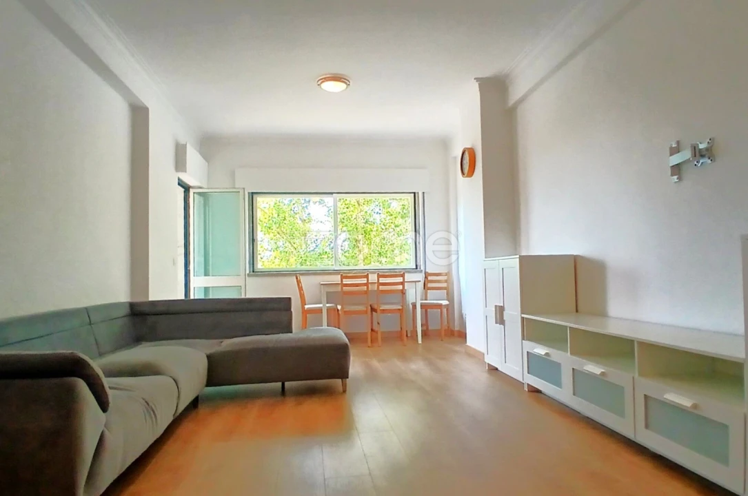 Apartamento T2 para Arrendamento em Carcavelos e Parede Foto 2