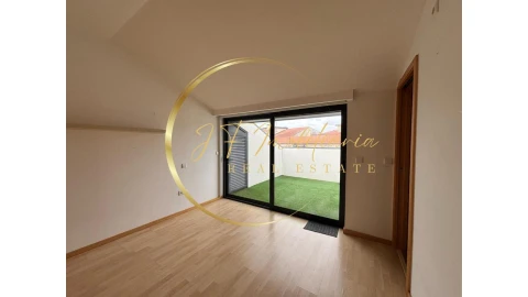 Apartamento T2 para Arrendamento em Glória e Vera Cruz
