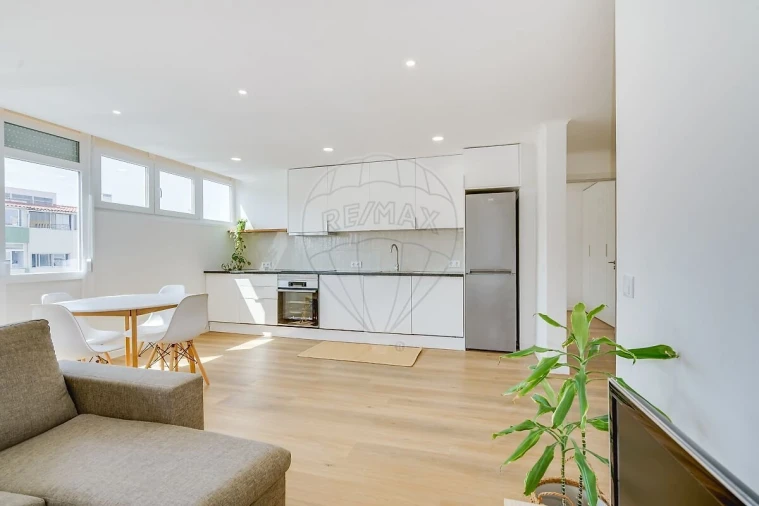 Apartamento T2 para Venda em Amora Foto 4