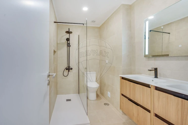Apartamento T2 para Venda em Amora Foto 9