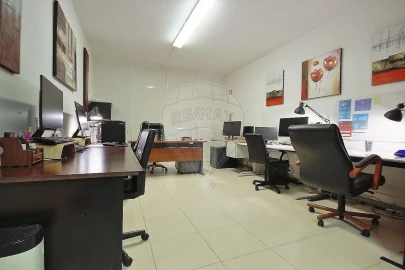 Loja para Venda em São Domingos de Rana