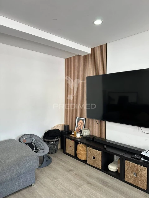 Apartamento T2 para Venda em Charneca de Caparica e Sobreda