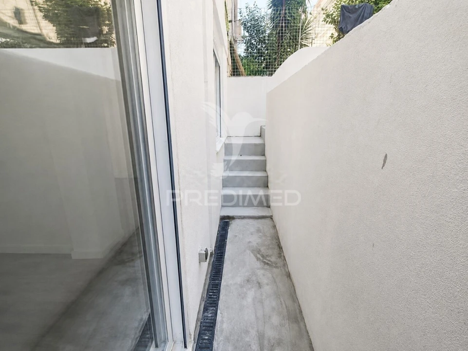 Apartamento T1 para Venda em Sacavém e Prior Velho Foto 6