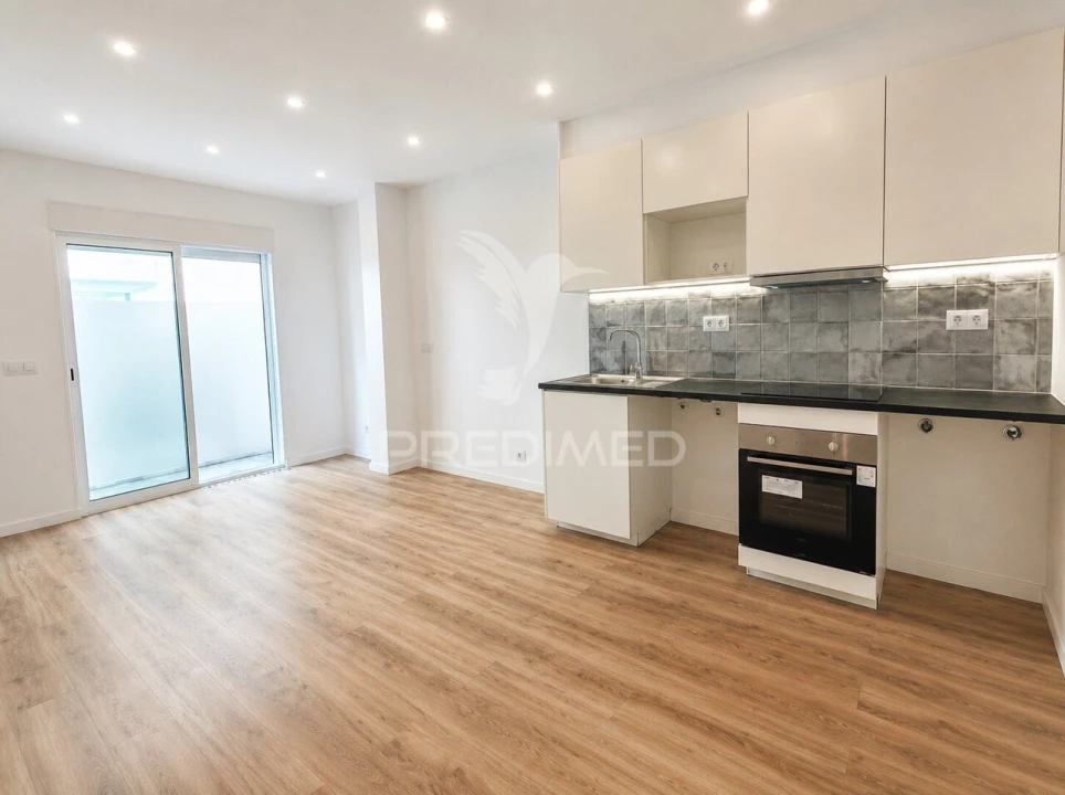 Apartamento T1 para Venda em Sacavém e Prior Velho Foto 1