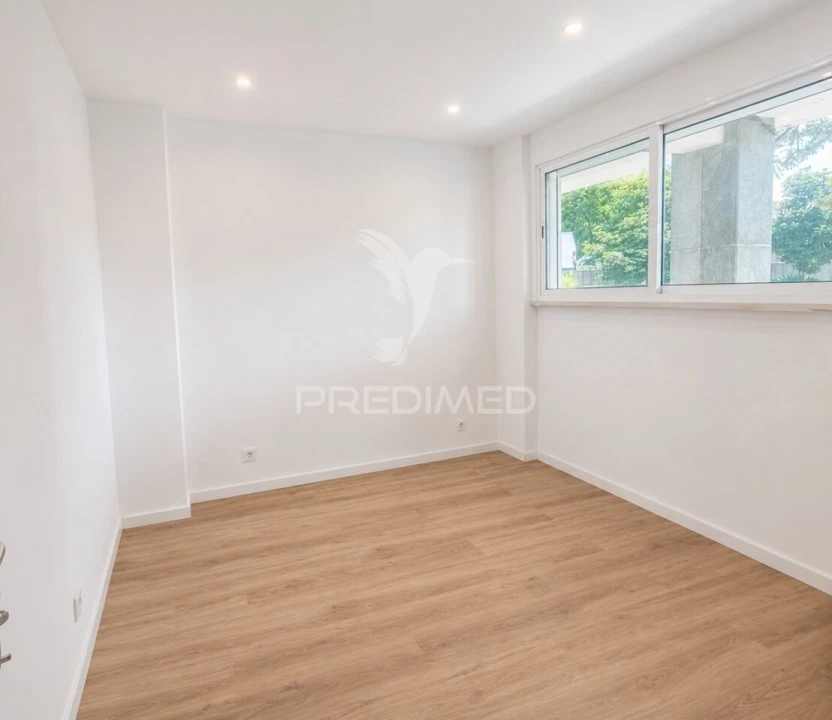 Apartamento T1 para Venda em Sacavém e Prior Velho Foto 4