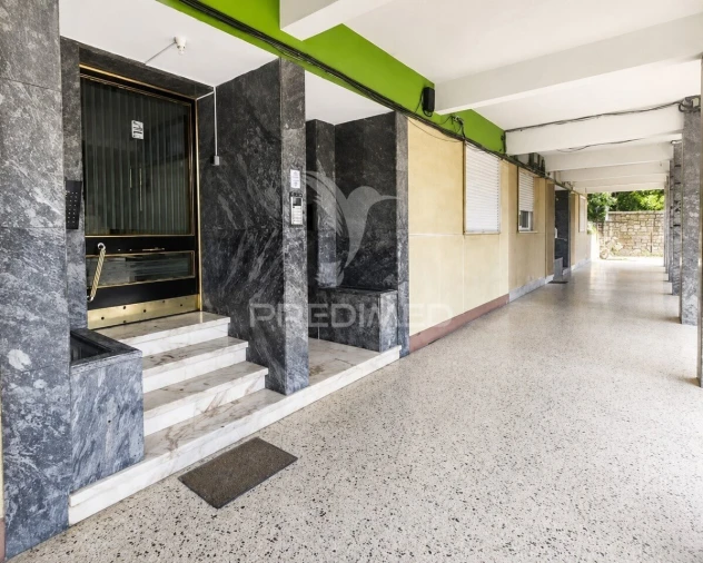 Apartamento T1 para Venda em Sacavém e Prior Velho Foto 8