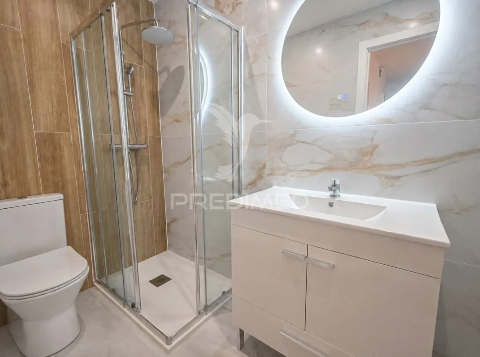 Apartamento T1 para Venda em Sacavém e Prior Velho Foto 5