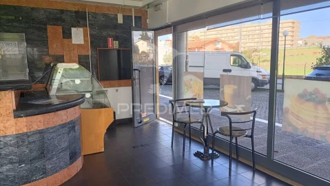 Loja para Arrendamento em Coronado (São Romão e São Mamede)
