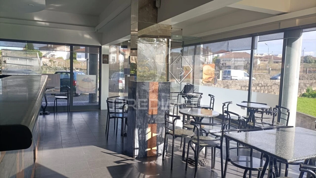 Loja para Arrendamento em Coronado (São Romão e São Mamede) Foto 7