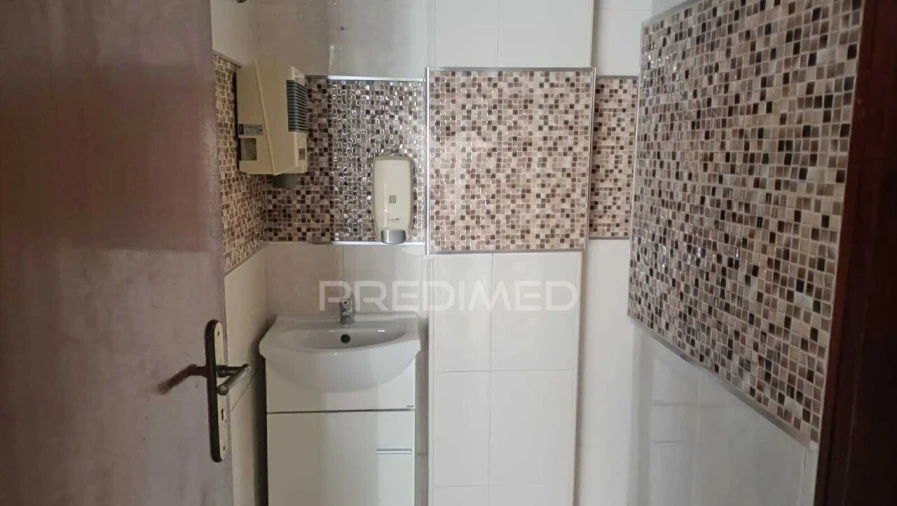 Loja para Arrendamento em Coronado (São Romão e São Mamede) Foto 13