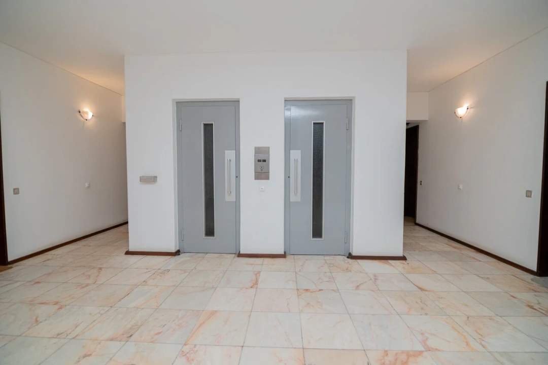 Apartamento T1 para Venda em Alvor Foto 11