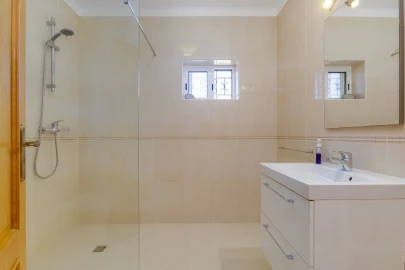 Moradia T4 para Venda em Luz