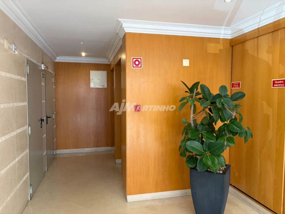 Apartamento T2 para Arrendamento em Águas Livres Foto 3