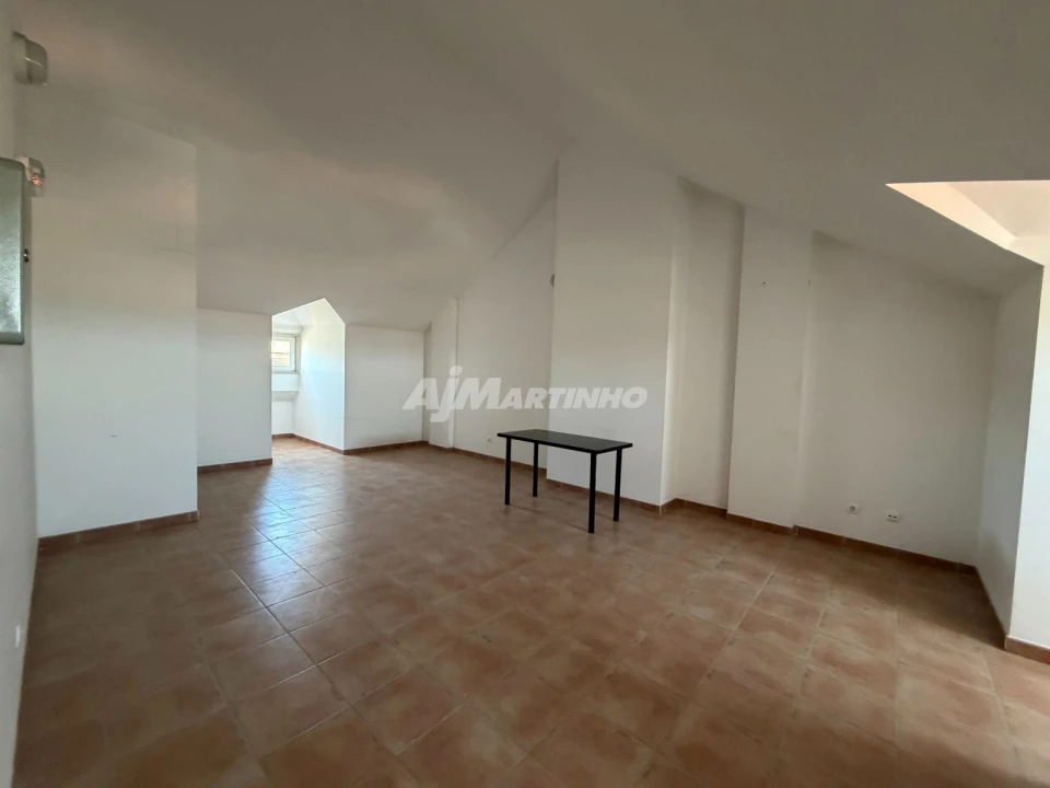 Apartamento T2 para Arrendamento em Águas Livres Foto 15
