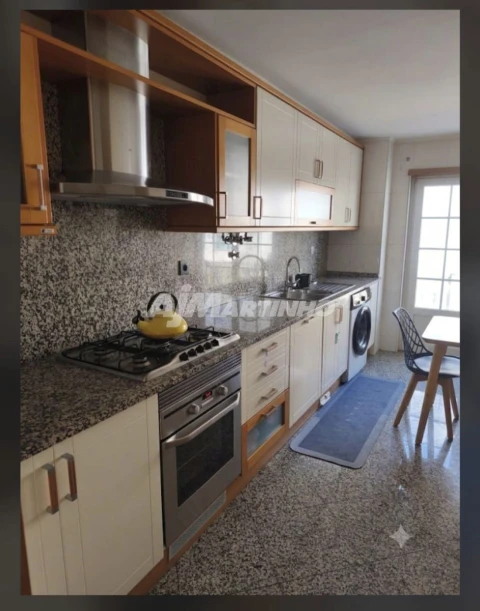 Apartamento T2 para Arrendamento em Águas Livres